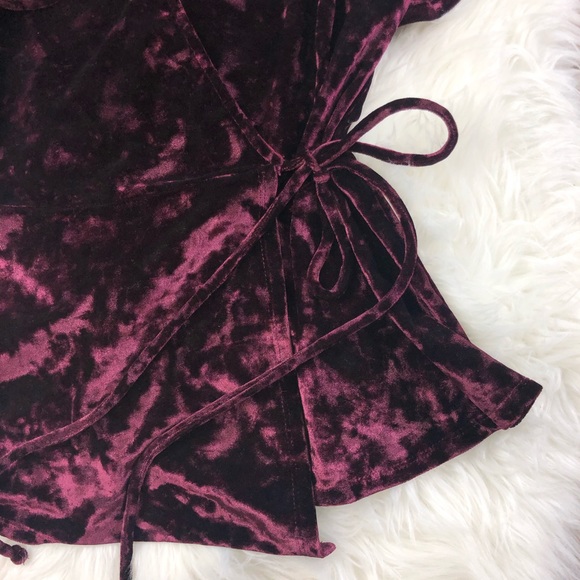 Gianni Bini Velvet Flutter Sleeve Wrap Top R527 - Picture 5 of 8